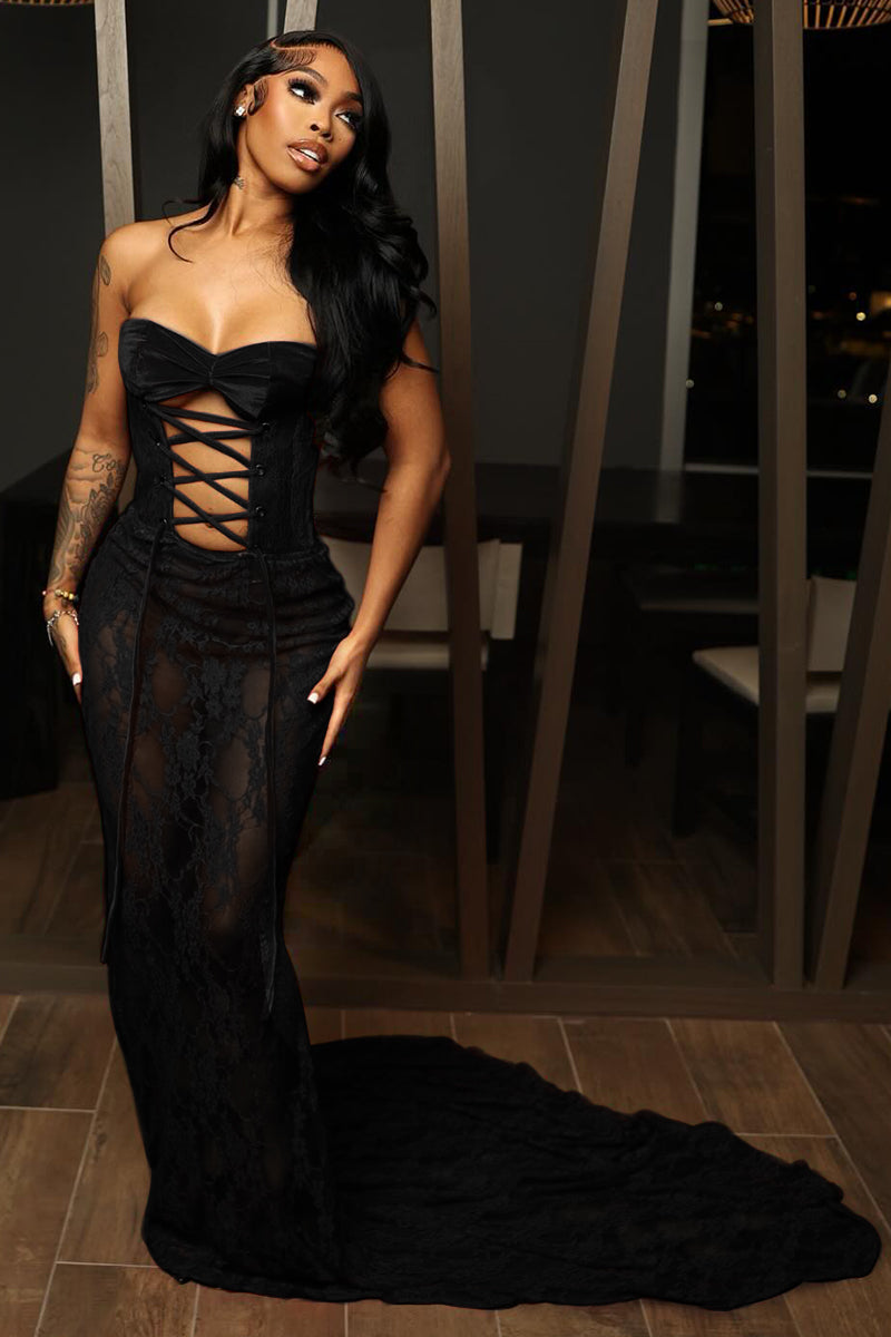 Cutout Front Lace Up Strapless Slim Fit Mermaid Hem Lace Maxi Dresses-Red